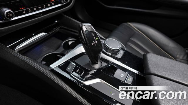 BMW 5-Series 2018 — photo 9