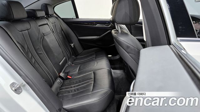 BMW 5-Series 2018 — photo 12