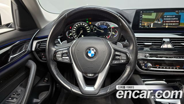 BMW 5-Series 2018 — photo 13