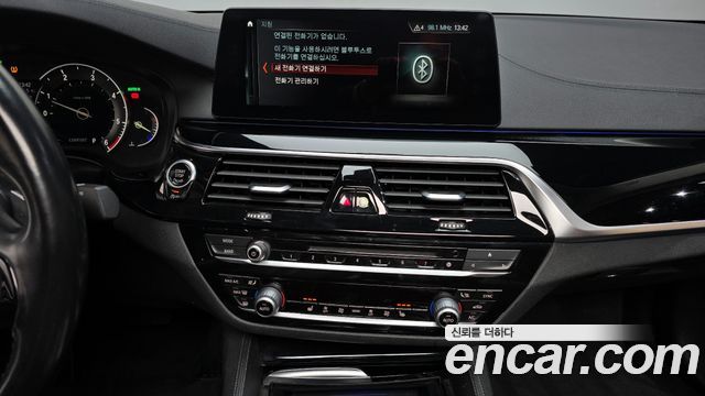 BMW 5-Series 2018 — photo 14