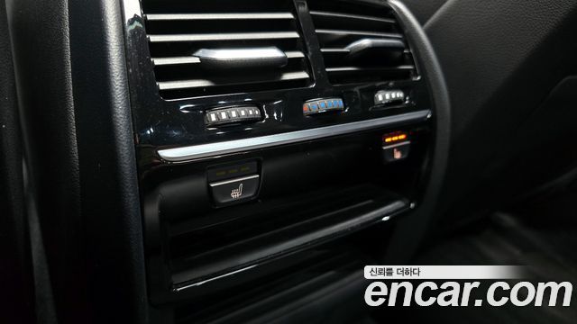 BMW 5-Series 2018 — photo 16
