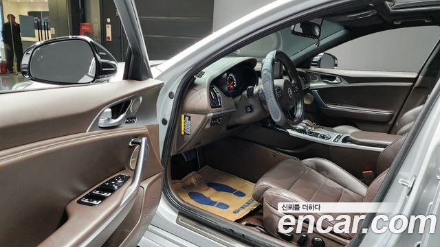Kia Stinger 2018 — photo 11