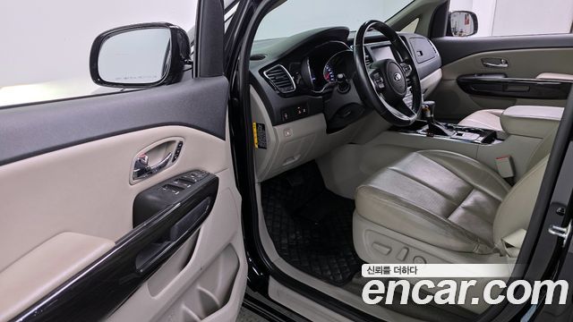 Kia Canival 2020 — photo 11