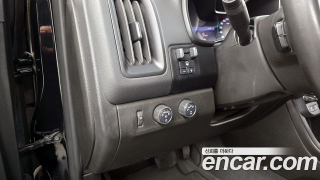 Chevrolet Korea Colorado 2022 — photo 16