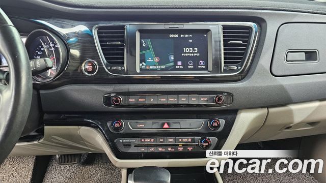 Kia Canival 2020 — photo 14