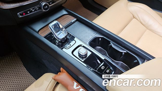 Volvo XC60 2023 — photo 9