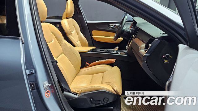 Volvo XC60 2023 — photo 10