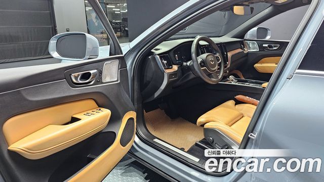 Volvo XC60 2023 — photo 11