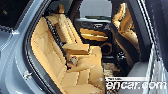 Volvo XC60 2023 — photo 12