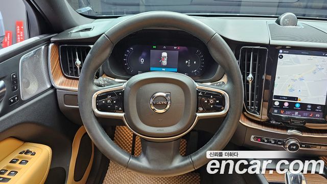 Volvo XC60 2023 — photo 13