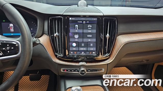 Volvo XC60 2023 — photo 15