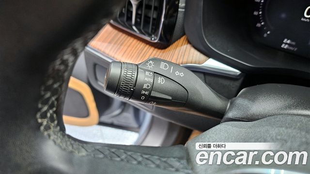 Volvo XC60 2023 — photo 17