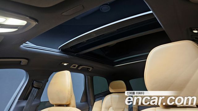 Volvo XC60 2023 — photo 18