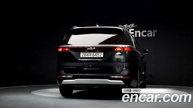 Kia Canival 2021 — photo 4