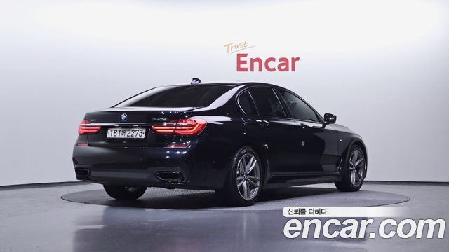 BMW 7-Series 2017 — photo 2