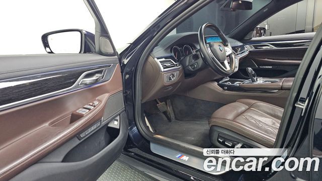 BMW 7-Series 2017 — photo 10