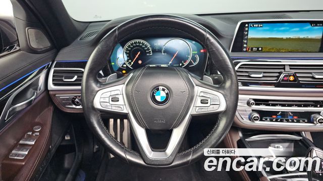 BMW 7-Series 2017 — photo 13