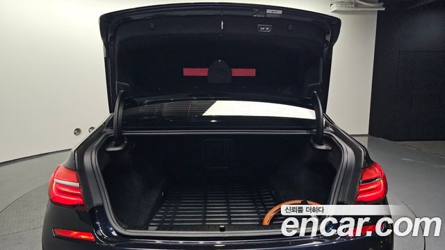 BMW 7-Series 2017 — photo 20