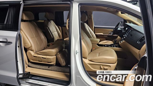 Kia Canival 2016 — photo 10
