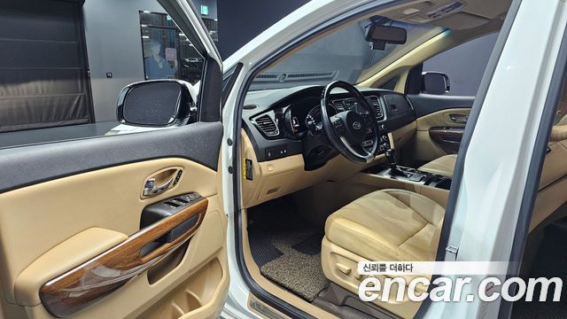 Kia Canival 2016 — photo 11