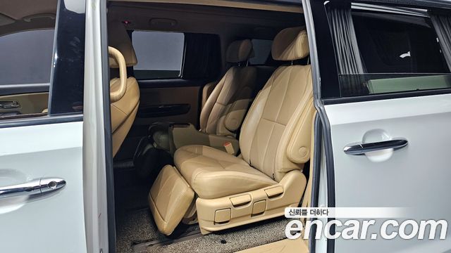 Kia Canival 2016 — photo 12