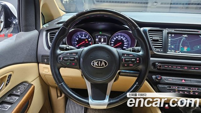 Kia Canival 2016 — photo 13