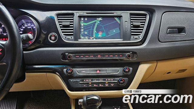 Kia Canival 2016 — photo 14