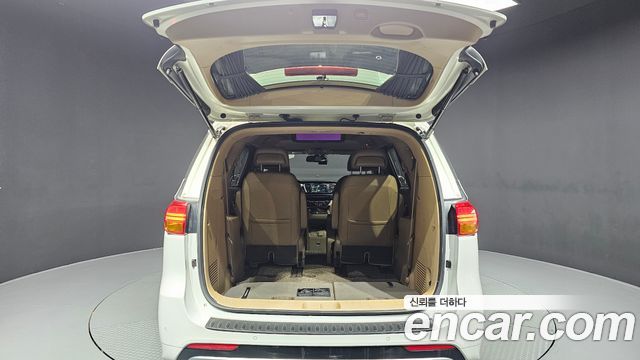 Kia Canival 2016 — photo 20