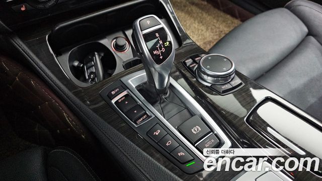 BMW 5-Series 2016 — photo 9