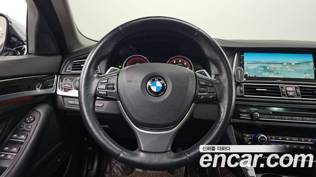 BMW 5-Series 2016 — photo 13
