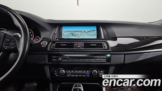 BMW 5-Series 2016 — photo 14