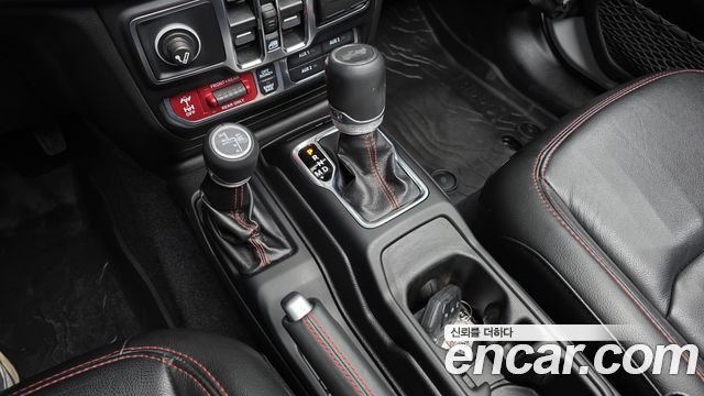 Jeep Wrangler 2022 — photo 9