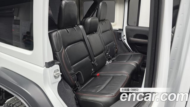 Jeep Wrangler 2022 — photo 12