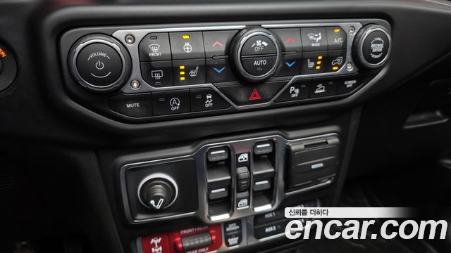 Jeep Wrangler 2022 — photo 16