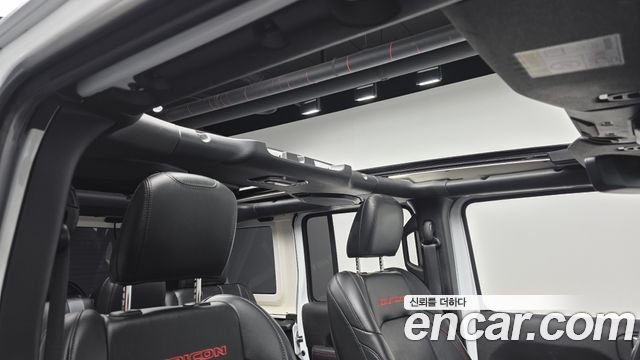 Jeep Wrangler 2022 — photo 17
