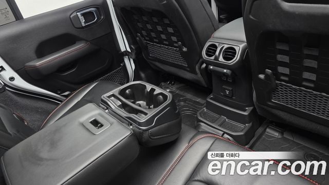 Jeep Wrangler 2022 — photo 19