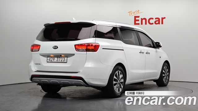Kia Canival 2016 — photo 2