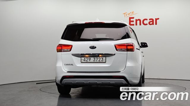 Kia Canival 2016 — photo 4