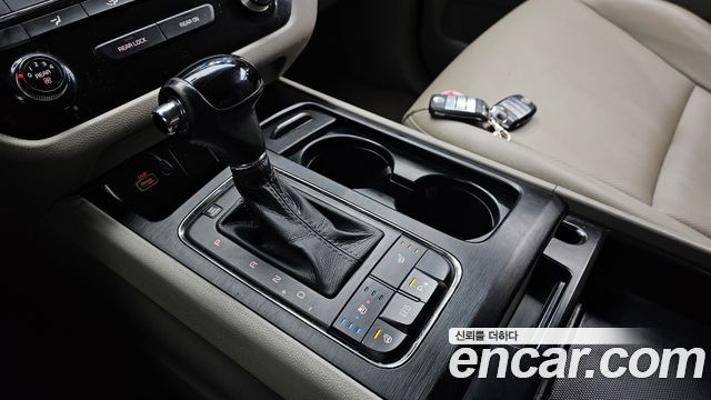 Kia Canival 2016 — photo 9