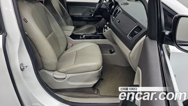 Kia Canival 2016 — photo 10