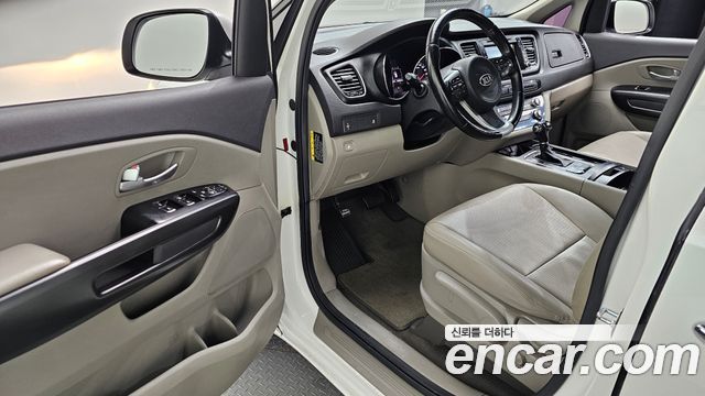 Kia Canival 2016 — photo 11