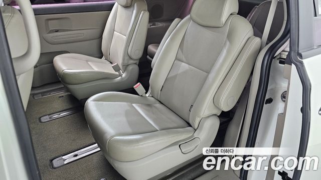 Kia Canival 2016 — photo 12