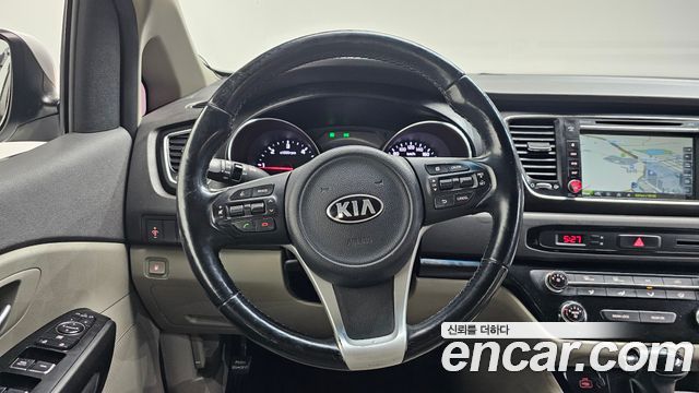 Kia Canival 2016 — photo 13