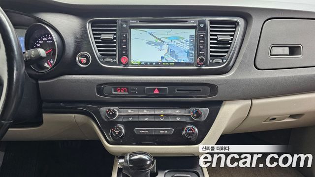 Kia Canival 2016 — photo 16