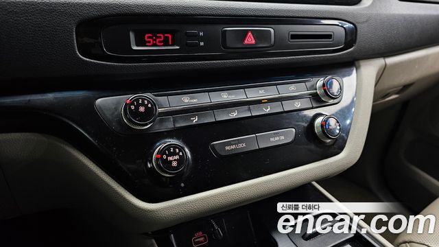 Kia Canival 2016 — photo 18