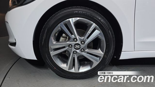 Hyundai AVANTE 2018 — photo 5