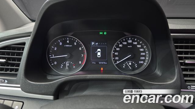 Hyundai AVANTE 2018 — photo 8