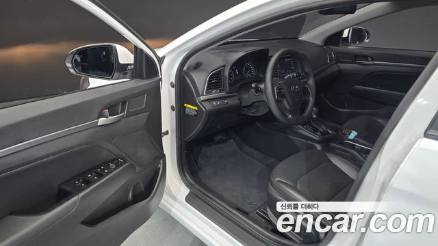 Hyundai AVANTE 2018 — photo 10