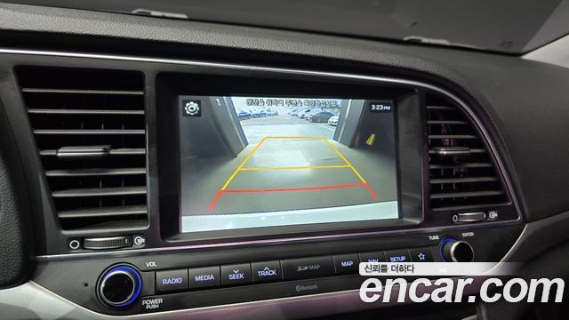 Hyundai AVANTE 2018 — photo 16