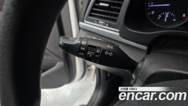 Hyundai AVANTE 2018 — photo 17